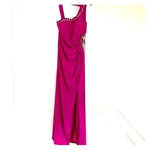 NWT GORGEOUS MAGENTA LONG GOWN. INTRICATE CUT OUT.